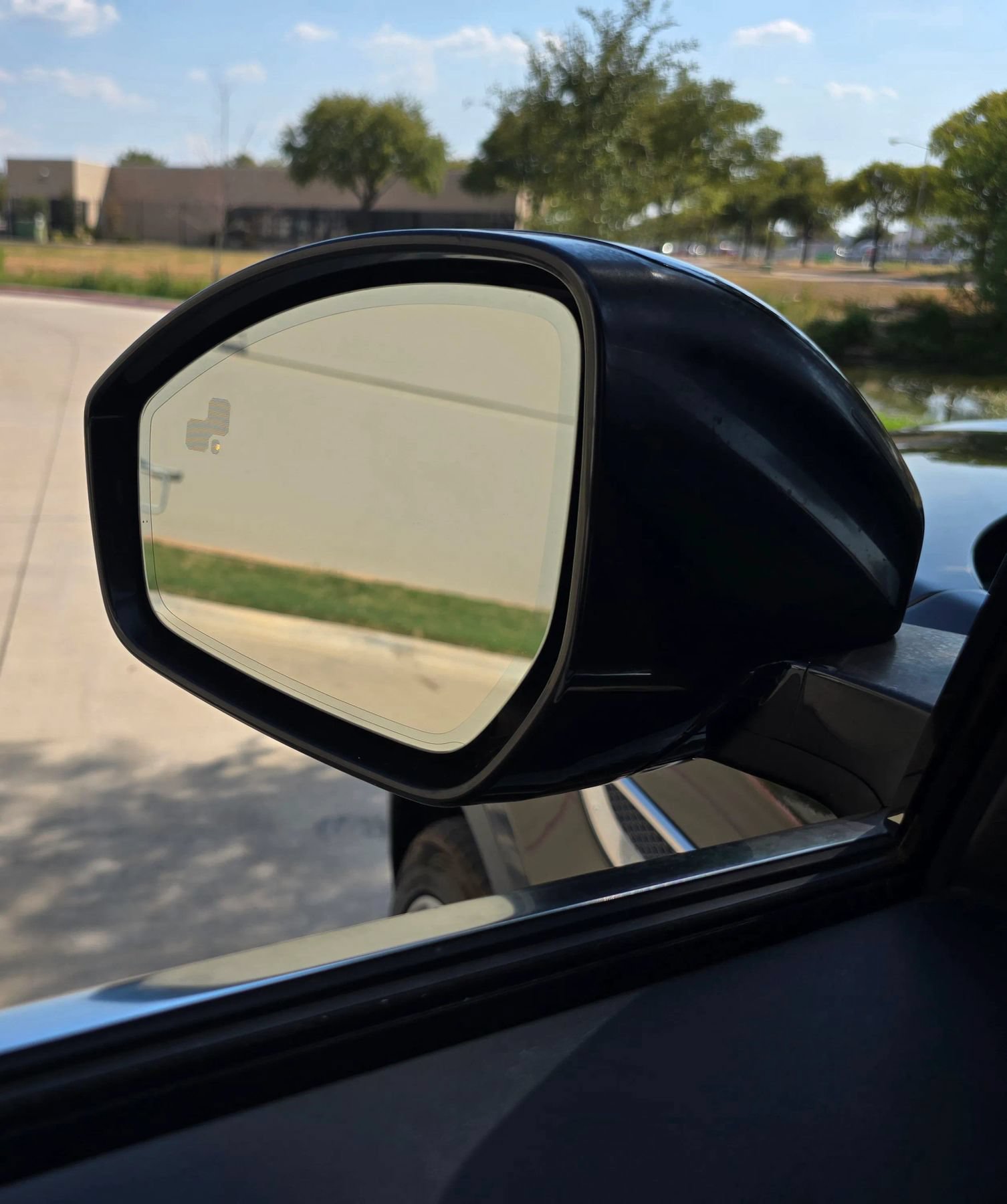 Used 2018 Jaguar E-PACE R-Dynamic HSE AWD/4WD image 17