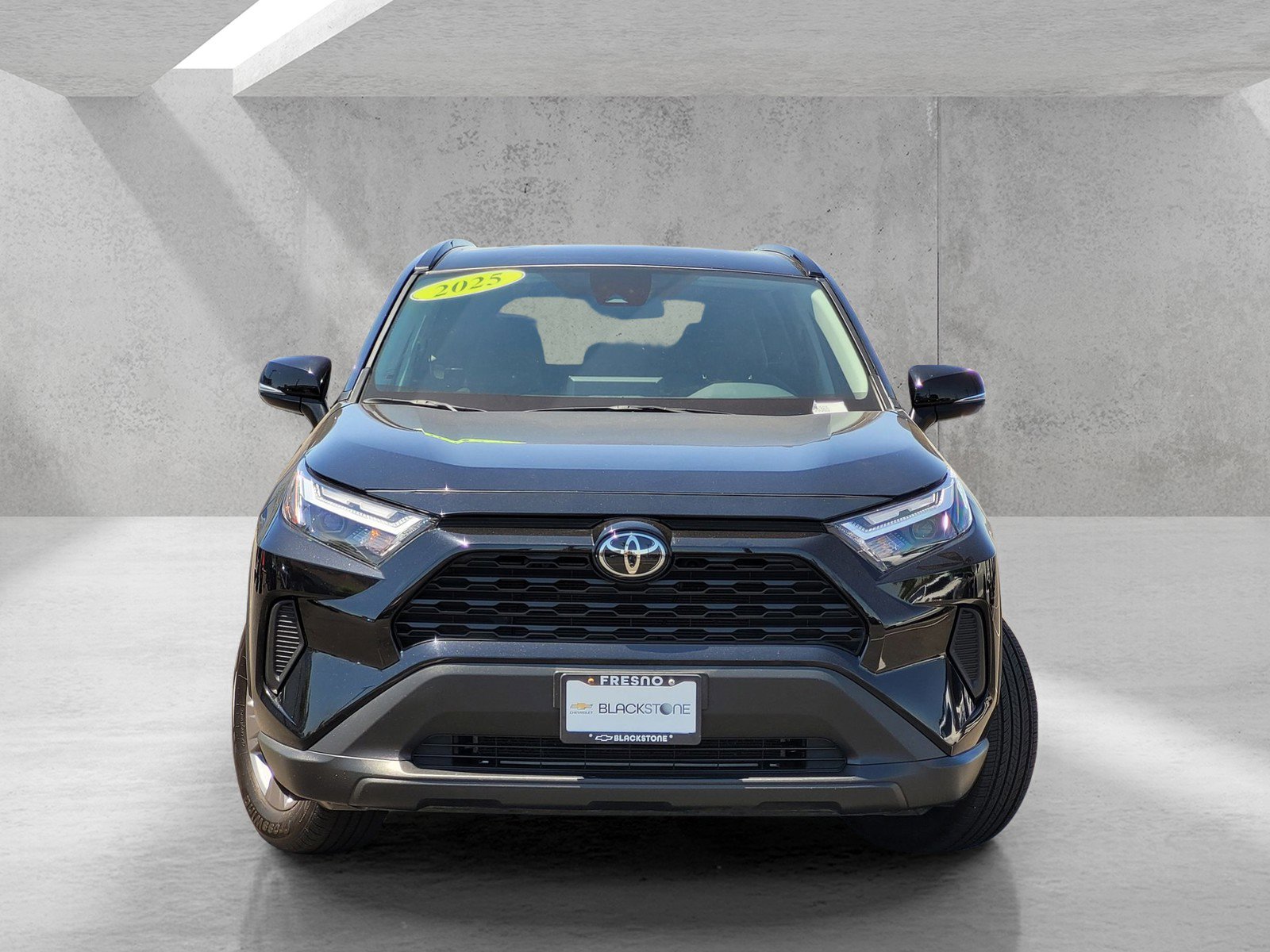 Used 2025 Toyota RAV4 XLE AWD/4WD image 2