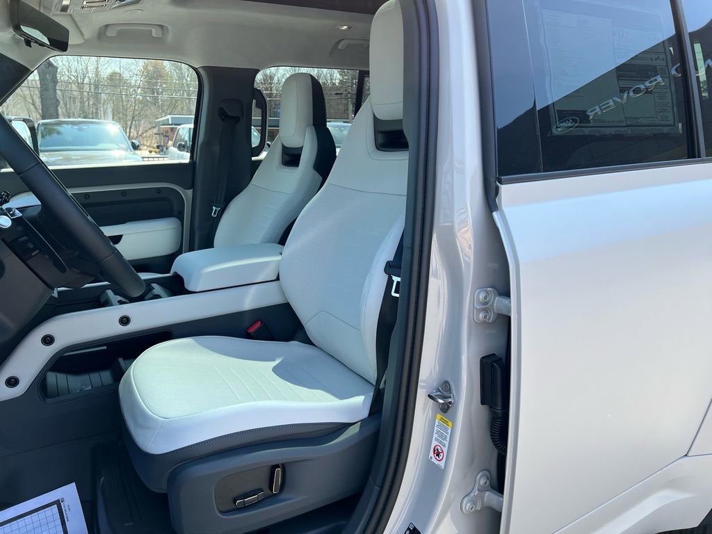 New 2026 Land Rover Defender 110 AWD/4WD image 11