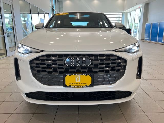Used 2025 Audi Q5 Premium AWD/4WD image 2