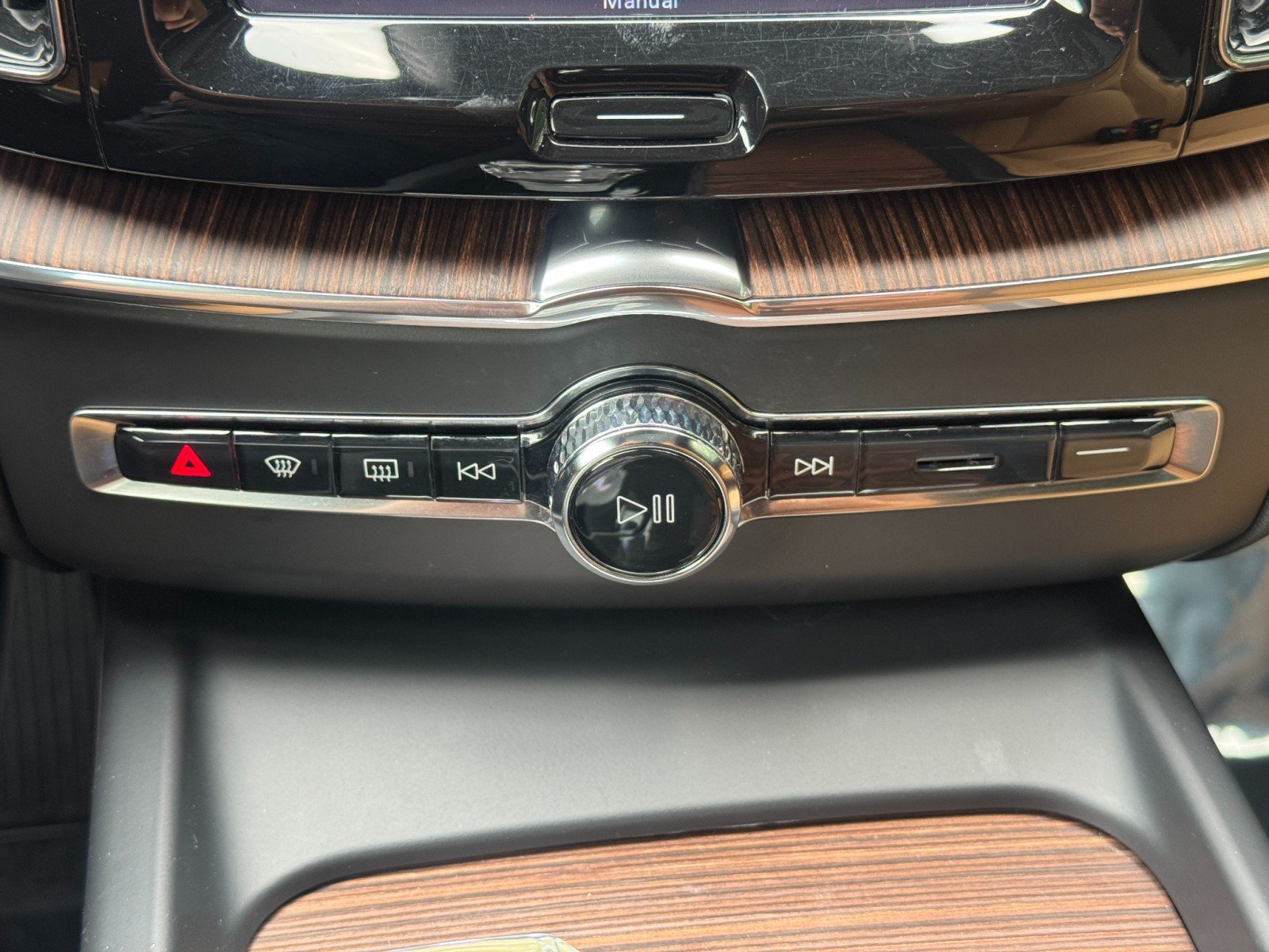 Used 2023 Volvo XC60 B5 Ultimate w/ Climate Package FWD image 30