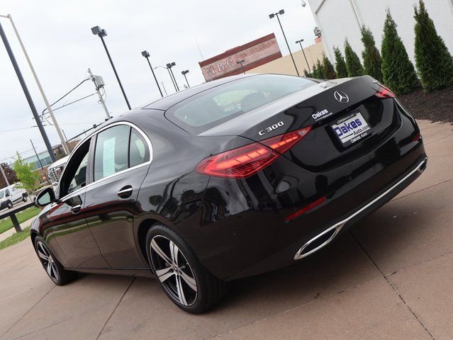 Used 2025 Mercedes-Benz C 300 4MATIC Sedan image 4