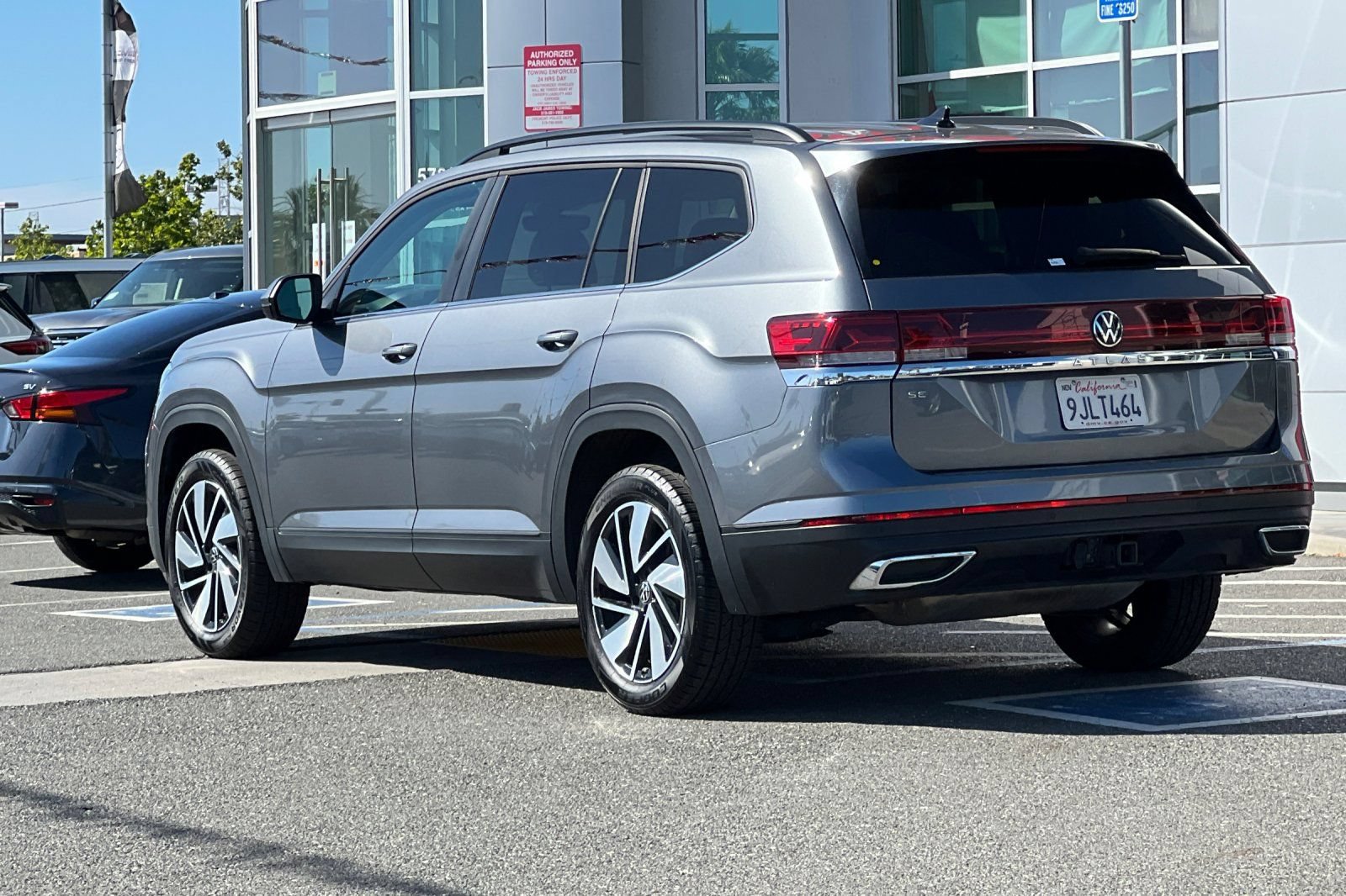 Used 2024 Volkswagen Atlas SE FWD image 6