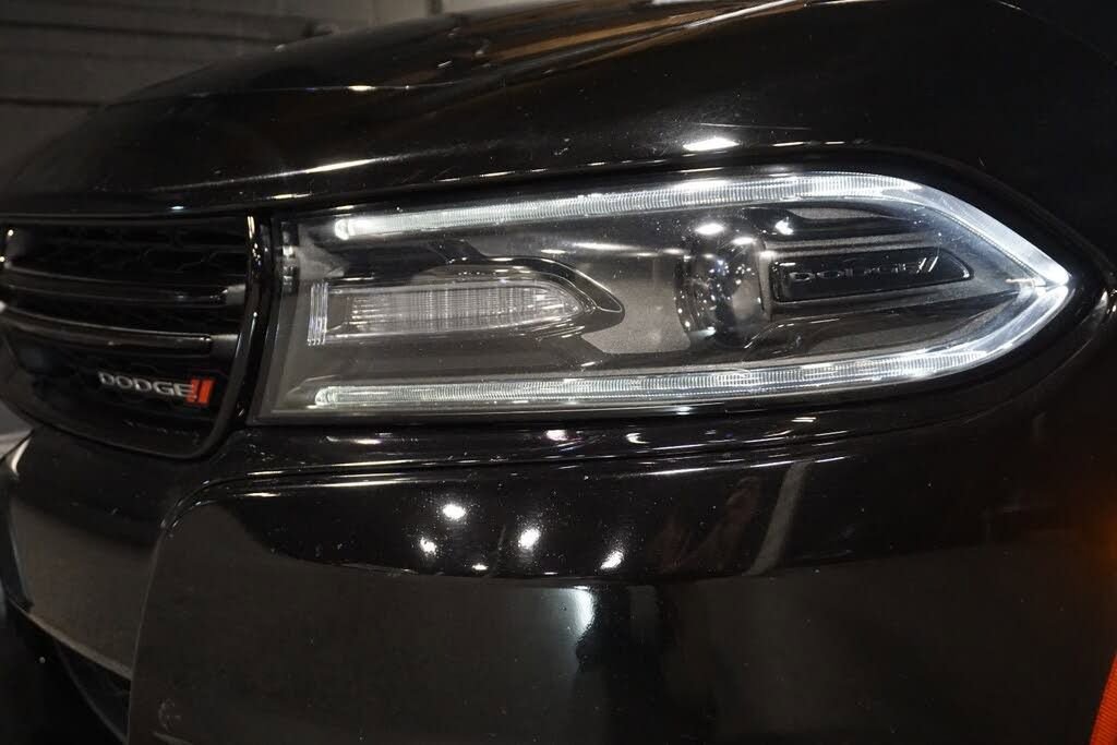 Used 2019 Dodge Charger SXT w/ Blacktop Package image 2