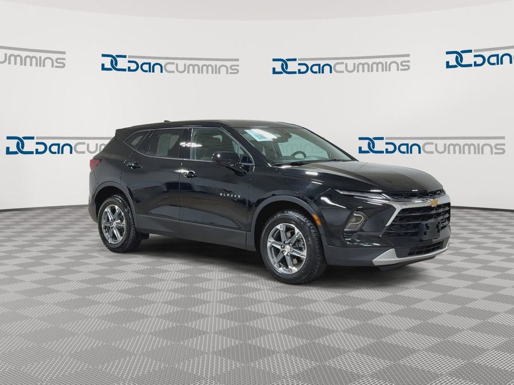 Used 2025 Chevrolet Blazer LT FWD image 2