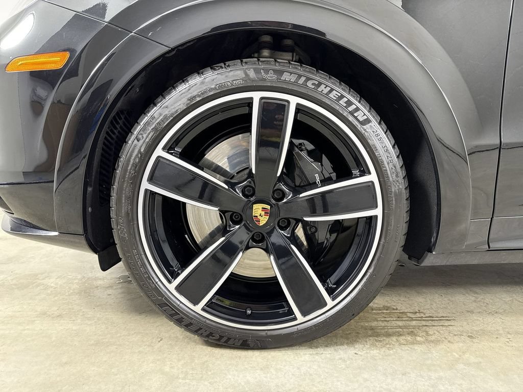 Certified 2023 Porsche Cayenne Turbo AWD/4WD image 13