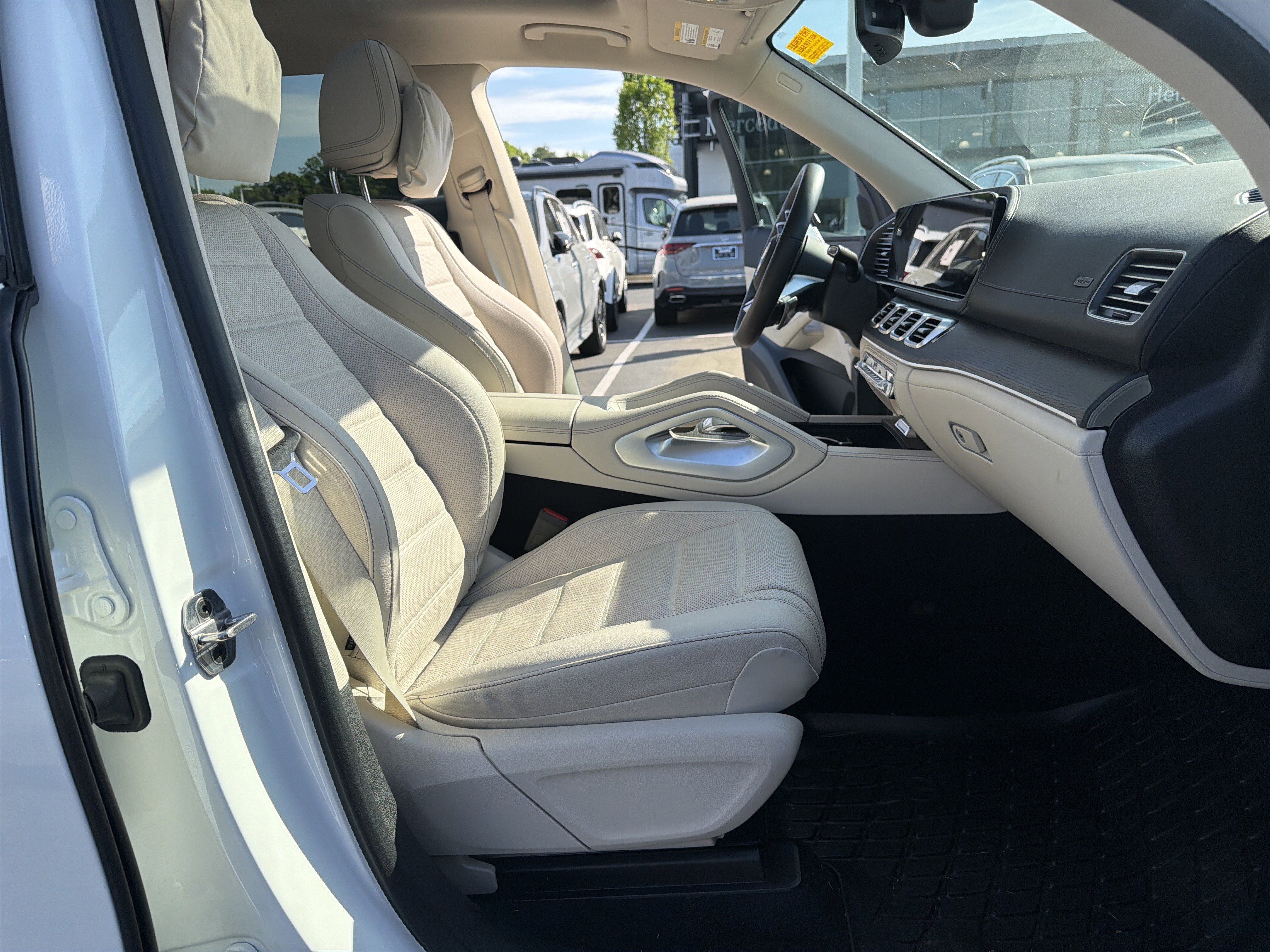 Certified 2025 Mercedes-Benz GLS 450 4MATIC image 34