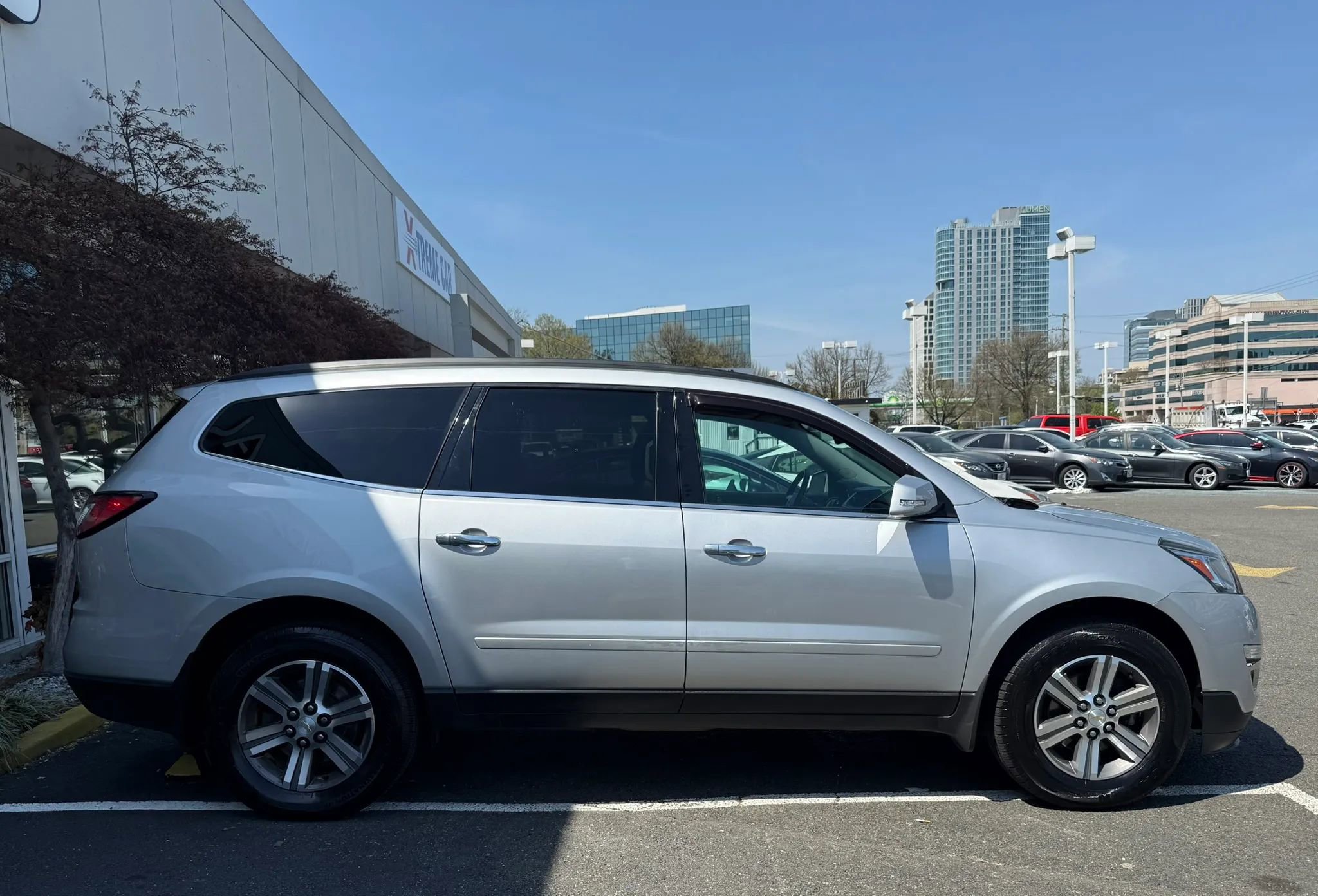 Used 2017 Chevrolet Traverse LT image 8