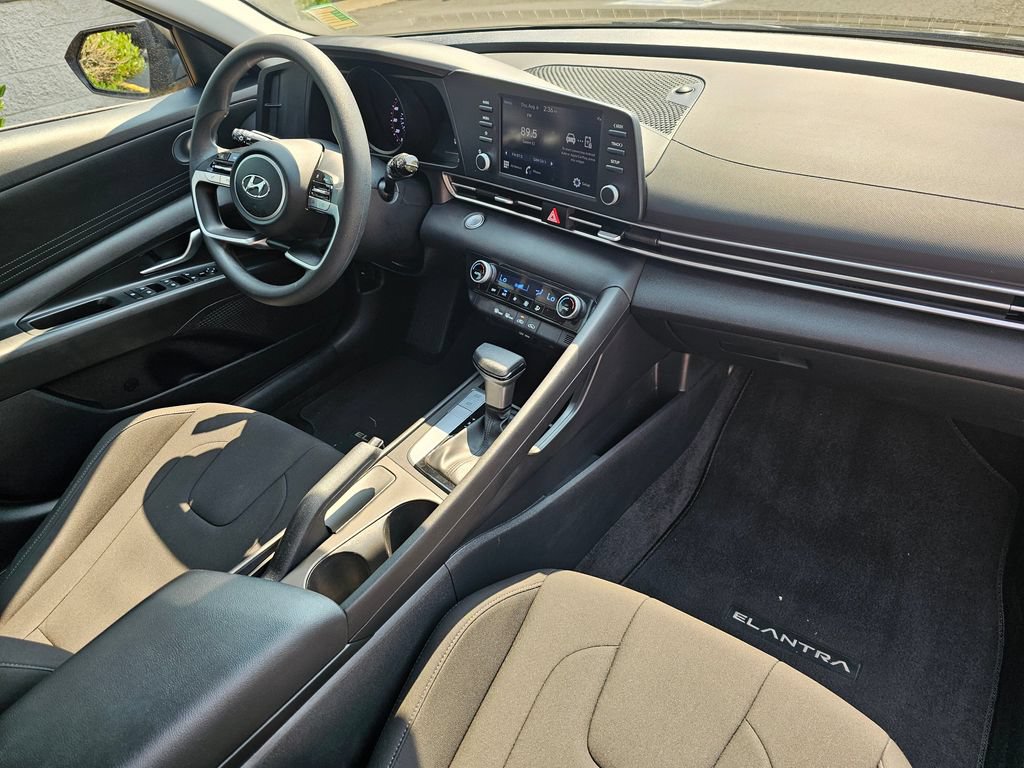 Used 2023 Hyundai Elantra SEL FWD image 10