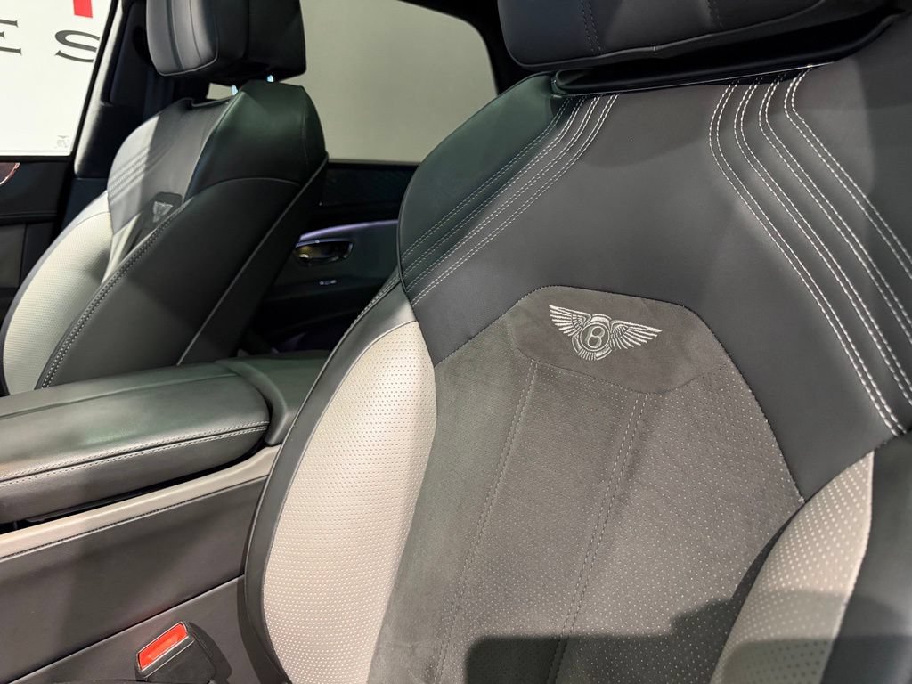 Used 2022 Bentley Bentayga AWD/4WD image 29