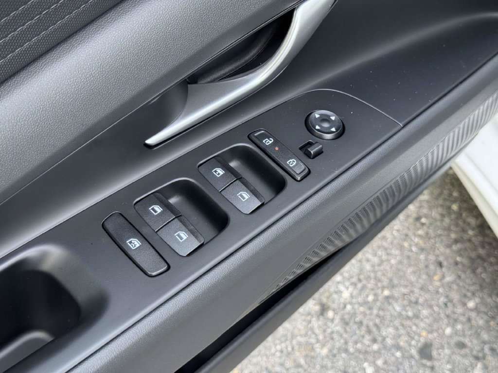 New 2026 Hyundai Elantra SE FWD image 13