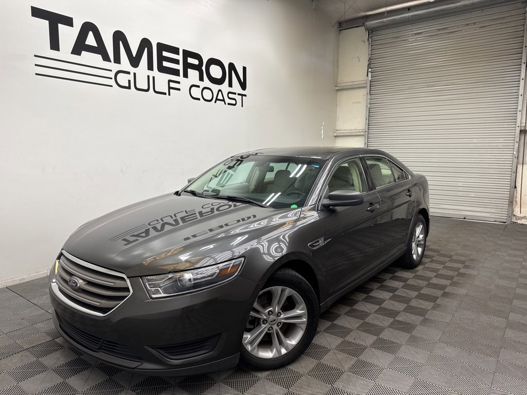 Used 2018 Ford Taurus SE image 2