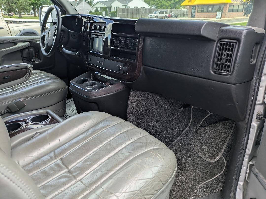 Used 2012 GMC Savana 1500 AWD image 11