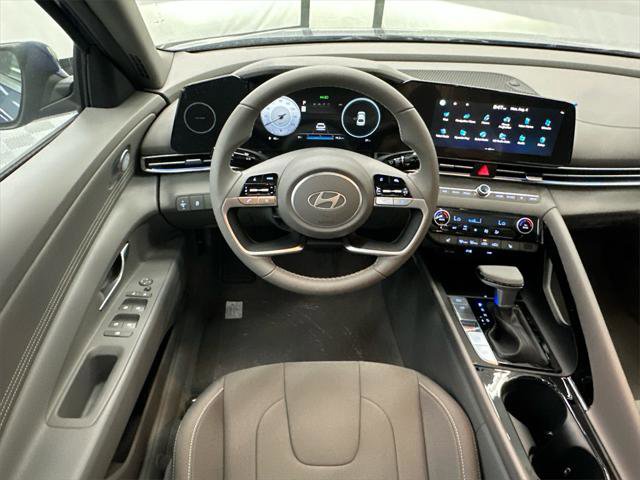 New 2025 Hyundai Elantra SEL image 24