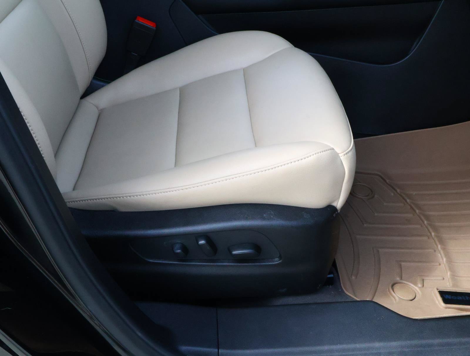 Certified 2024 Cadillac XT4 Luxury FWD image 22