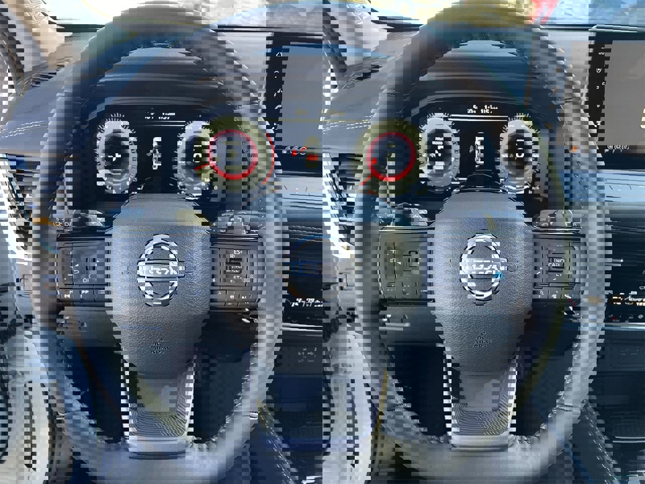 Certified 2025 Nissan Rogue Platinum w/ Tech Package image 10