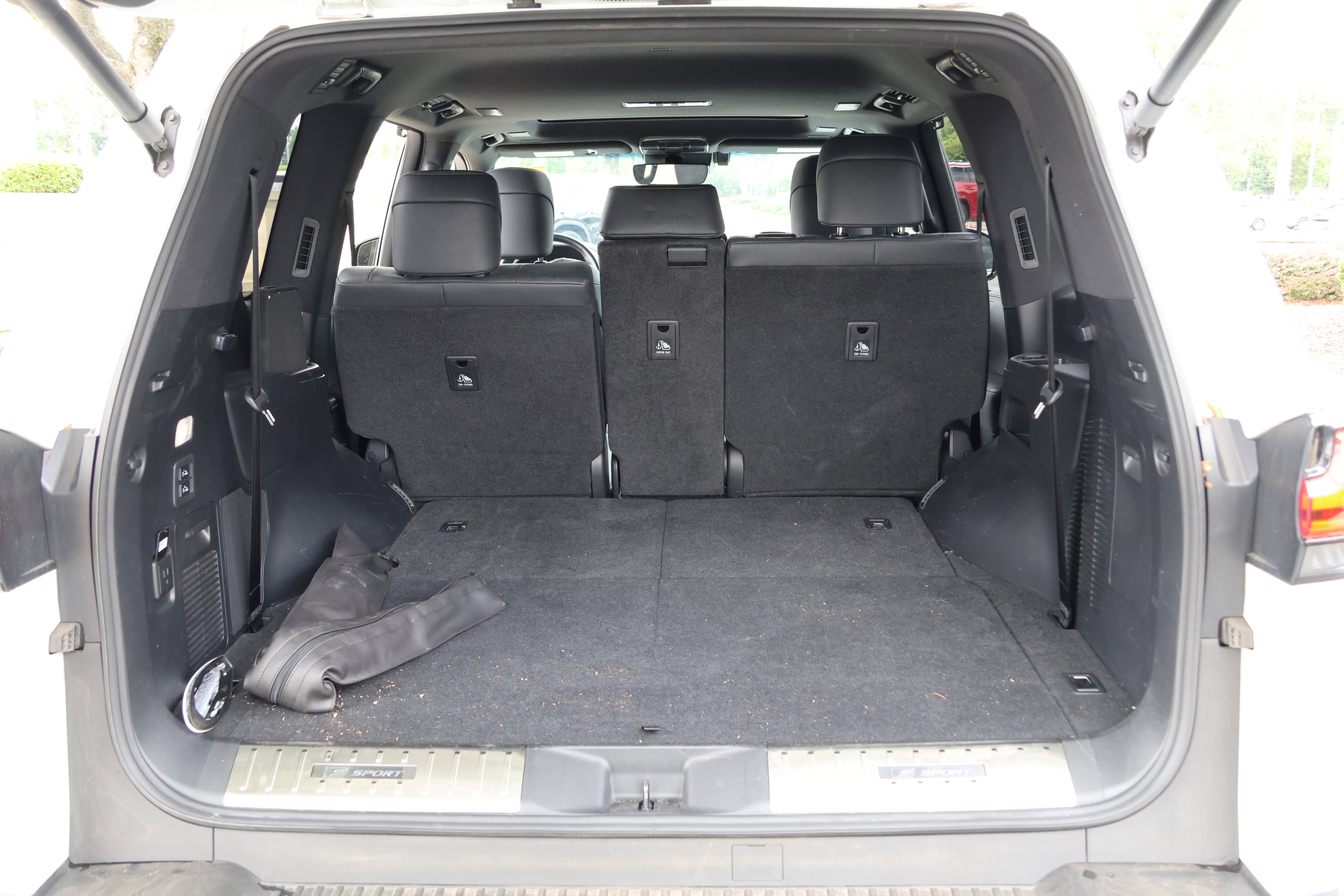 Used 2023 Lexus LX 600 F Sport w/ Accessory Package (Z1) AWD/4WD image 38