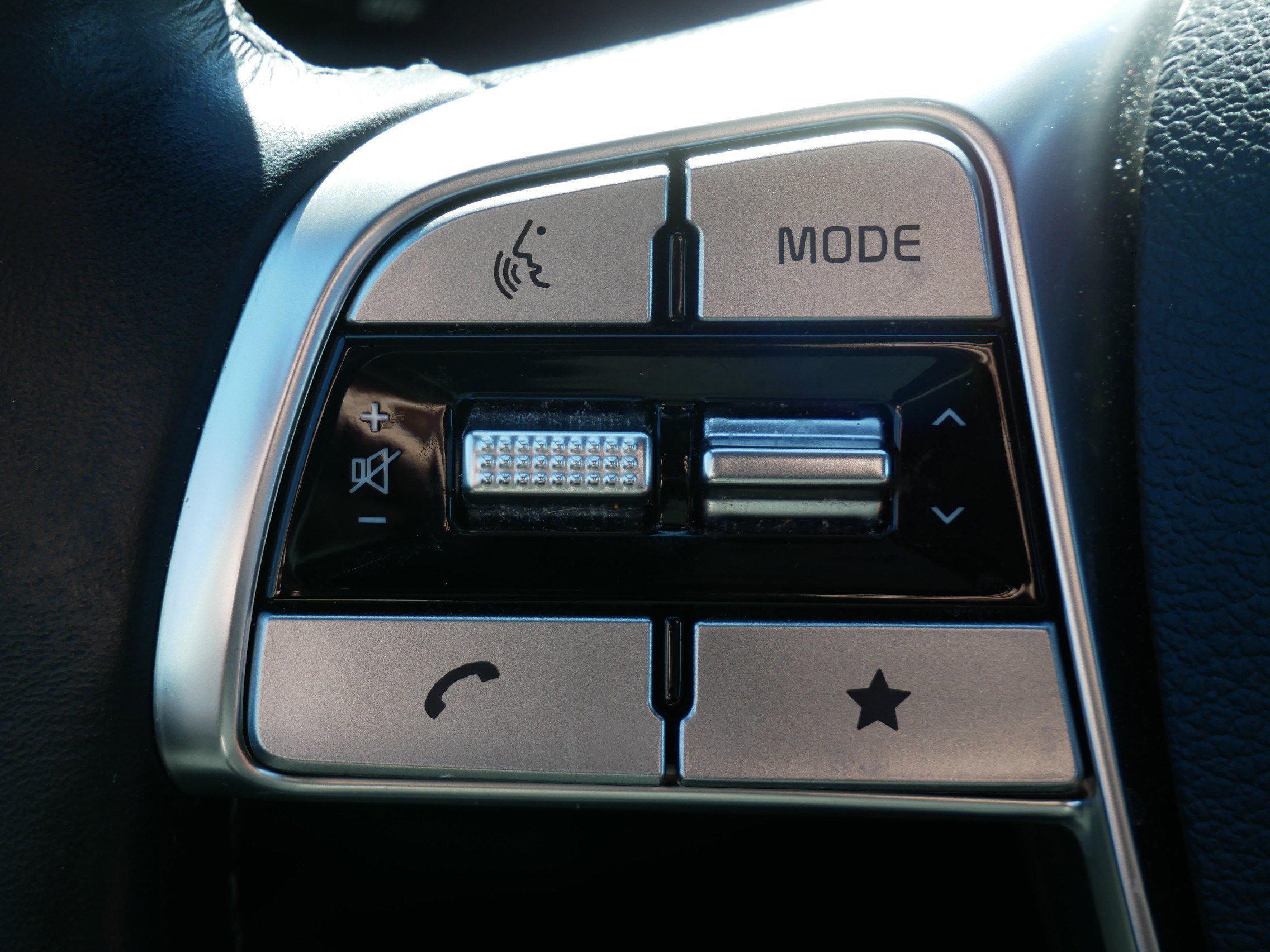 Used 2023 Kia Telluride EX w/ EX Captain's Chair Package image 22