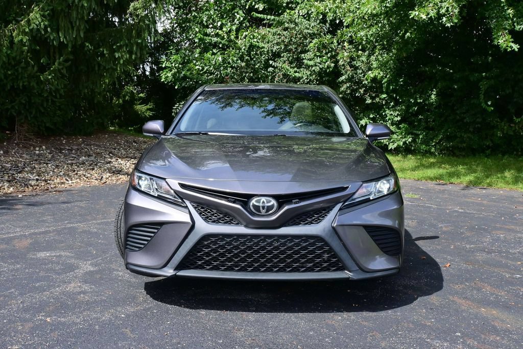 Used 2018 Toyota Camry SE w/ Moonroof Package FWD image 19