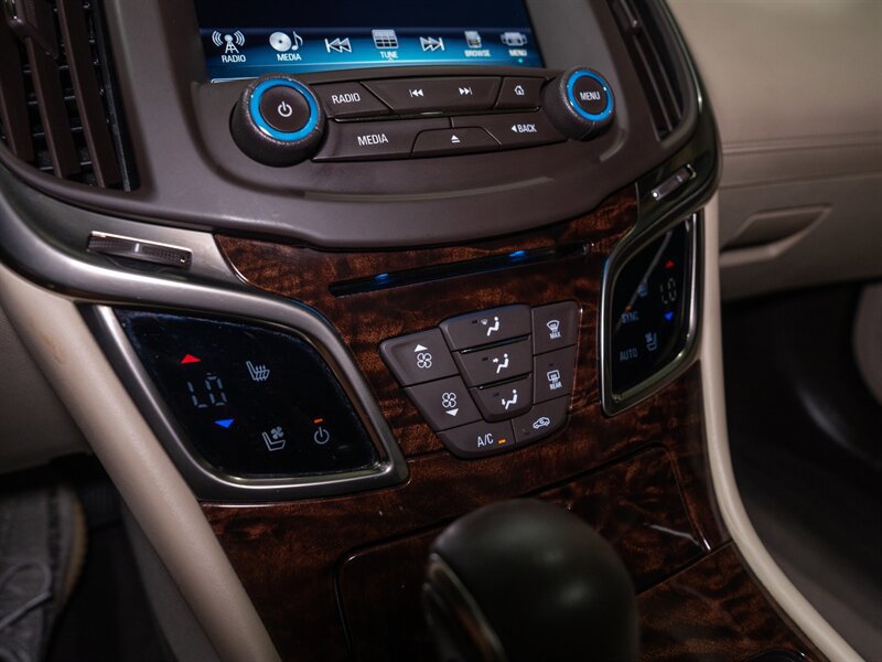 Used 2016 Buick LaCrosse Premium w/ Driver Confidence Package #1 FWD image 17