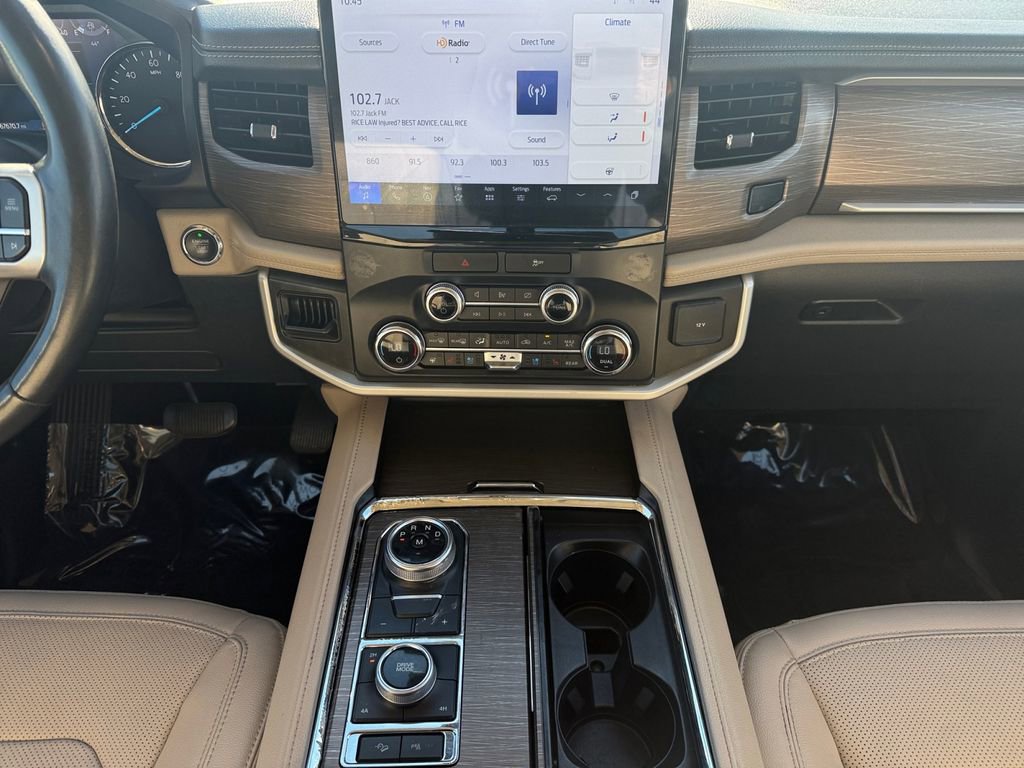 Used 2022 Ford Expedition Limited image 11