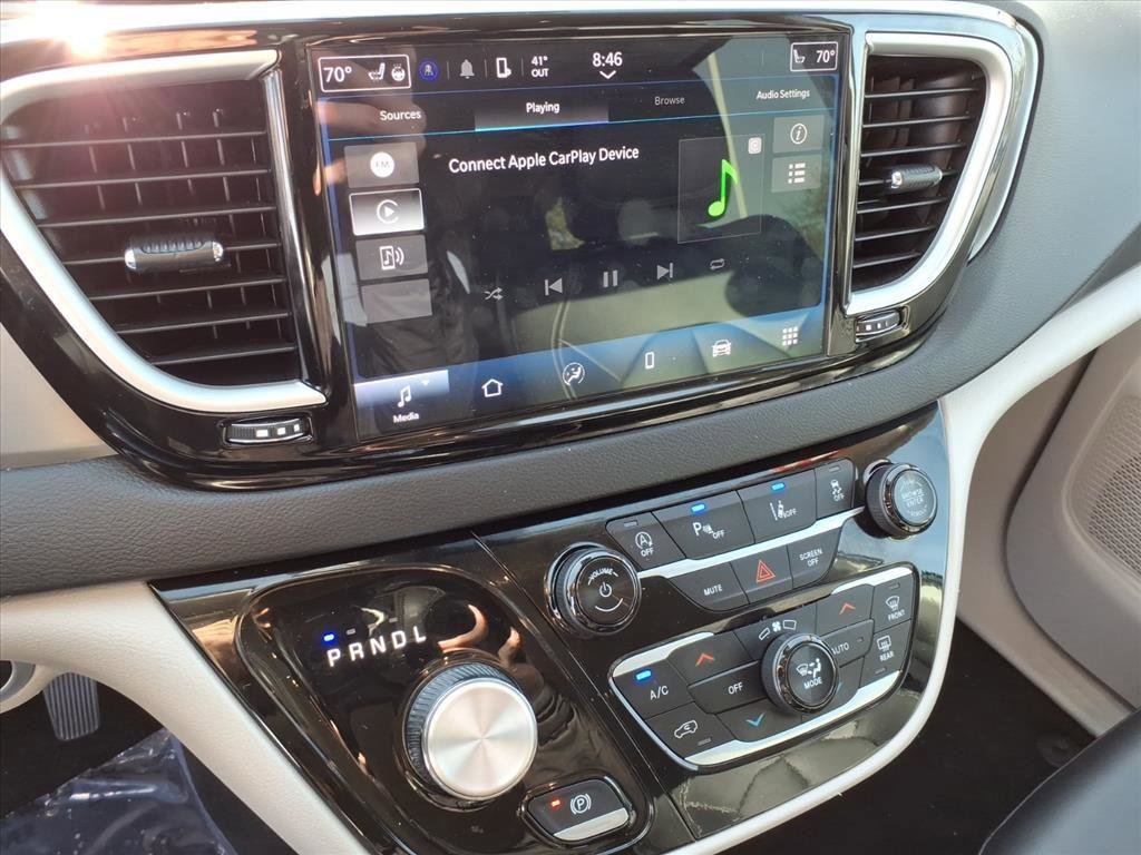 Used 2024 Chrysler Pacifica Touring-L image 20