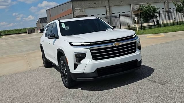 New 2026 Chevrolet Traverse LT w/ Enhanced Driving Package FWD image 3