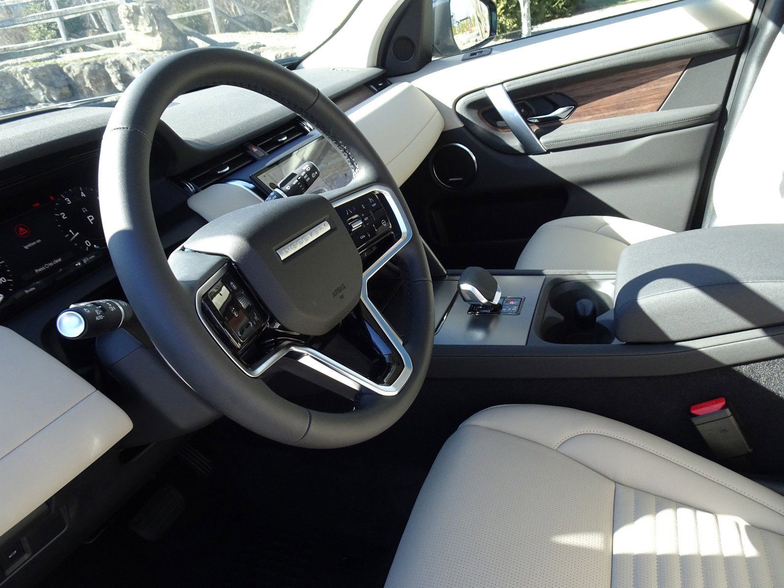 New 2025 Land Rover Discovery Sport S image 21