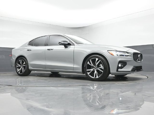 Used 2025 Volvo S60 B5 Plus FWD image 34