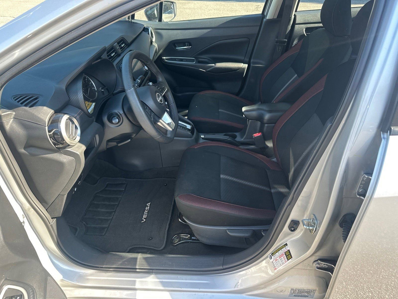 Used 2024 Nissan Versa SR image 9