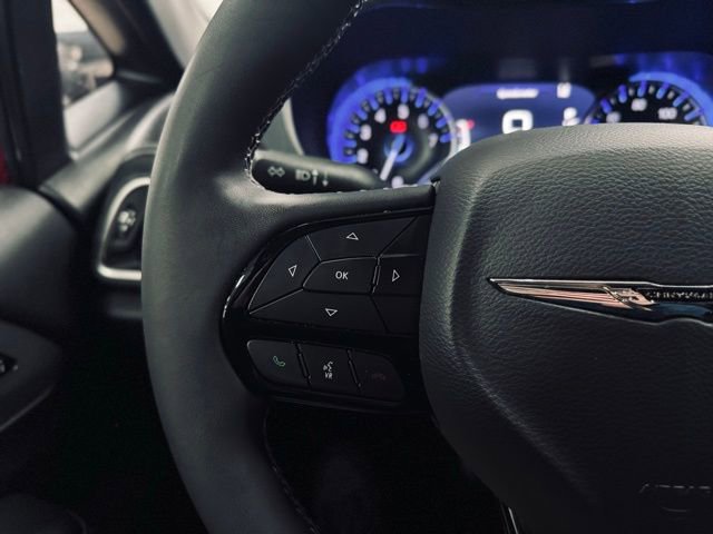 Used 2025 Chrysler Pacifica Limited image 34