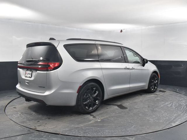New 2026 Chrysler Pacifica Limited w/ S Appearance Package FWD image 9