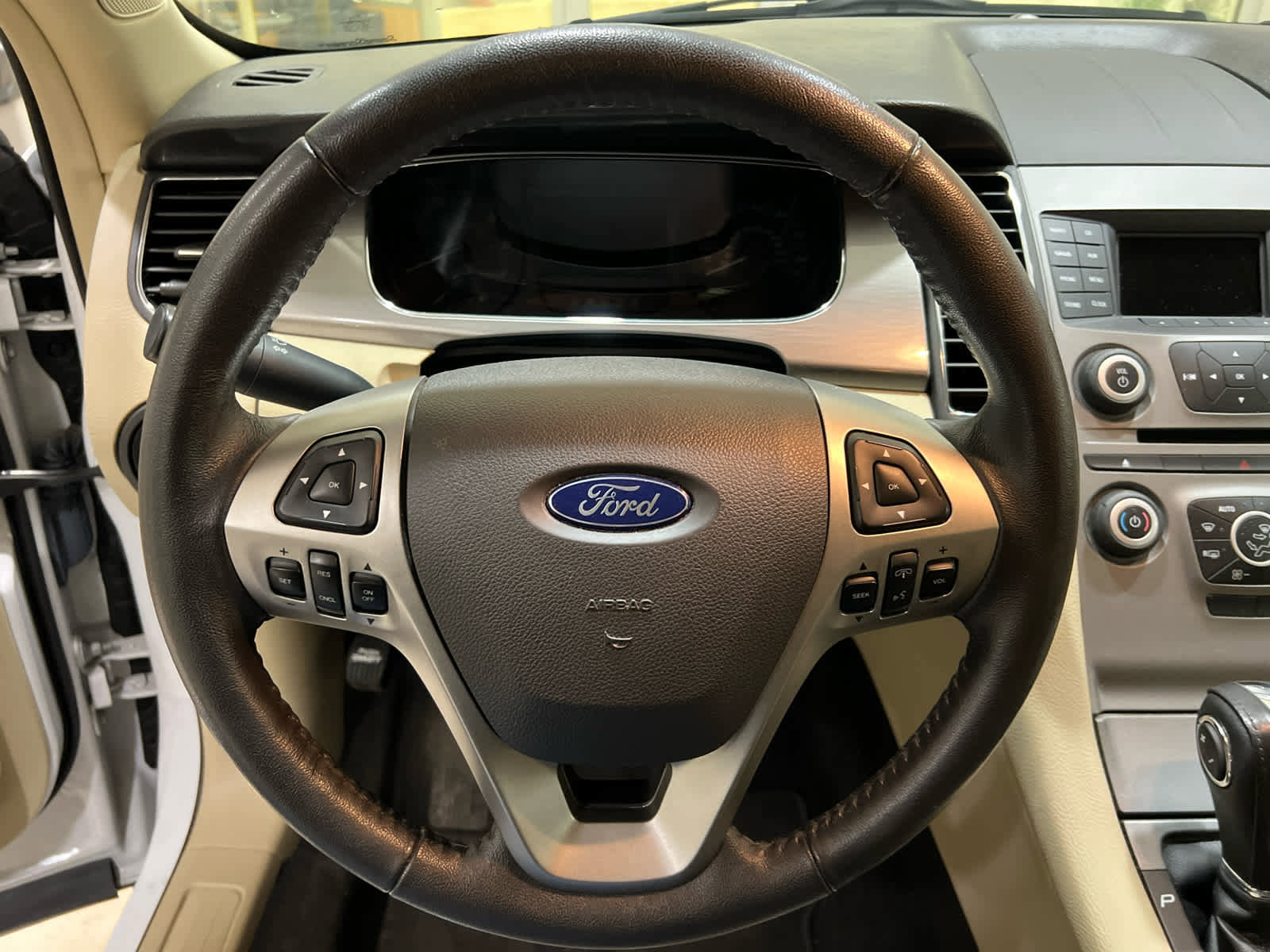 Used 2018 Ford Taurus SEL FWD image 15