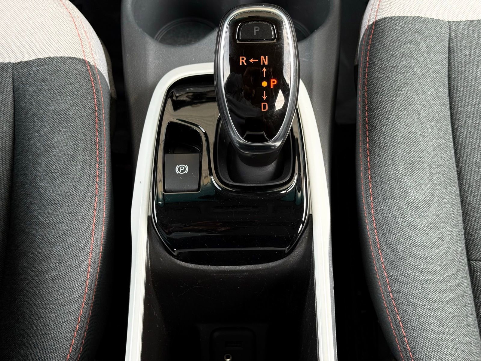 Used 2018 Chevrolet Bolt LT FWD image 42