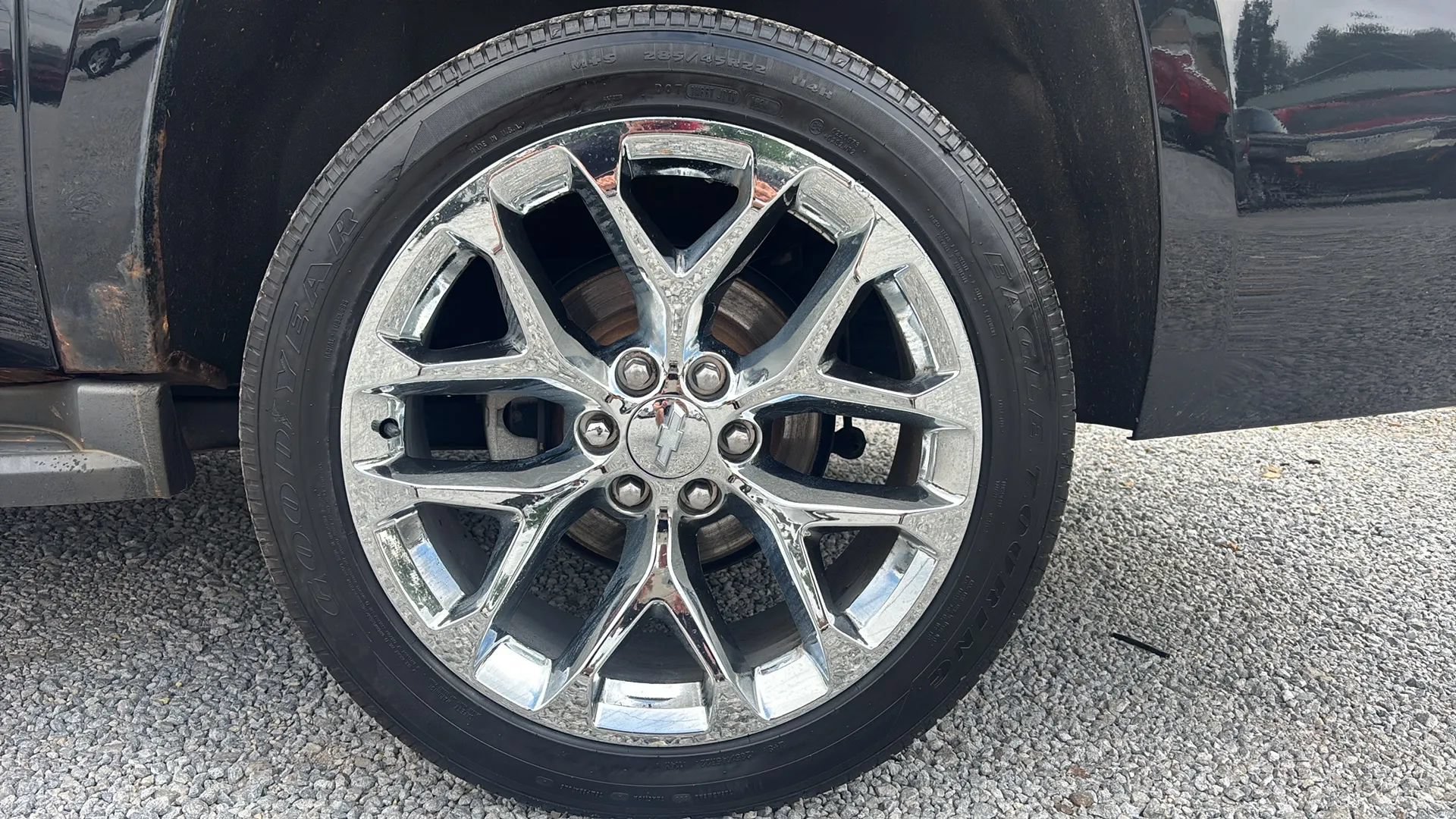 Used 2015 Chevrolet Suburban LT AWD/4WD image 2