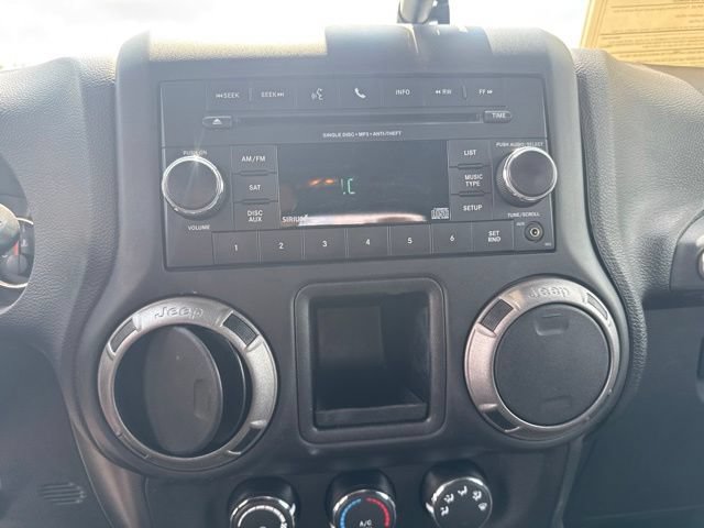 Used 2015 Jeep Wrangler Sport w/ Connectivity Group AWD/4WD image 27