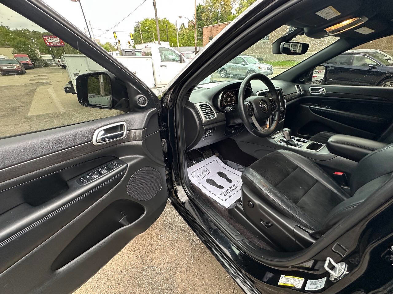 Used 2017 Jeep Grand Cherokee Altitude AWD/4WD image 14