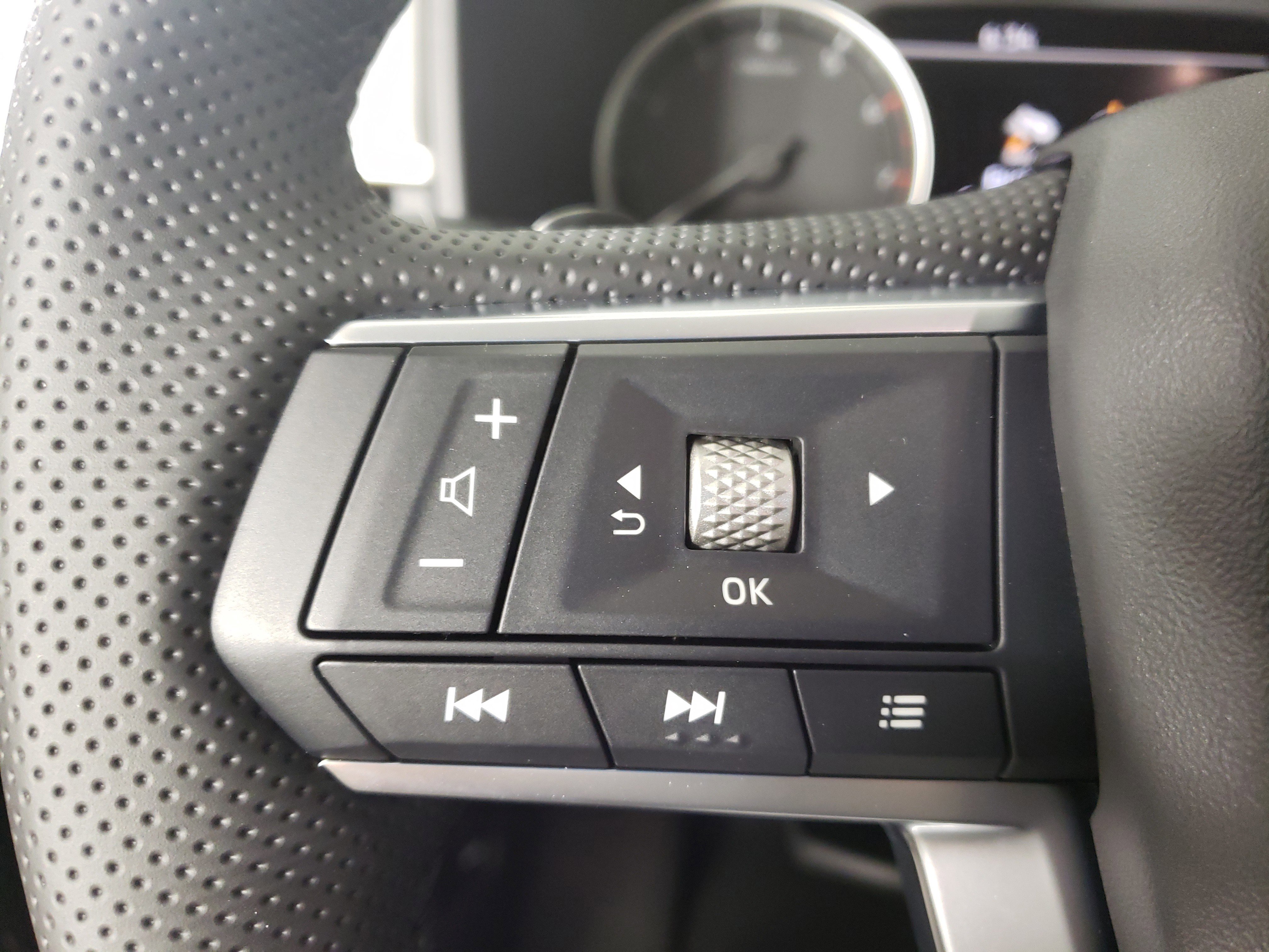 New 2025 Mitsubishi Outlander SE image 18