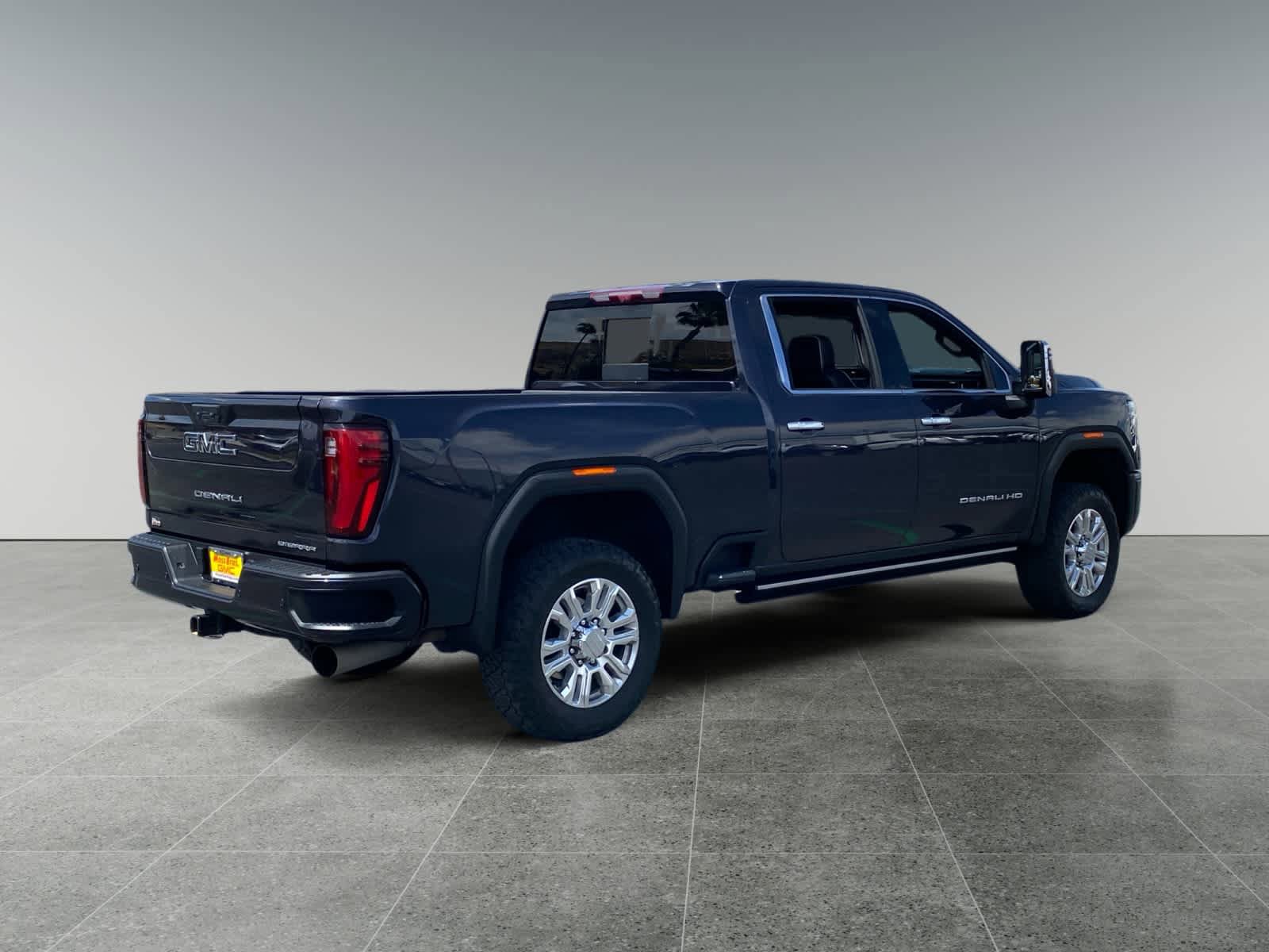 Used 2024 GMC Sierra 2500 Denali Ultimate AWD/4WD image 5