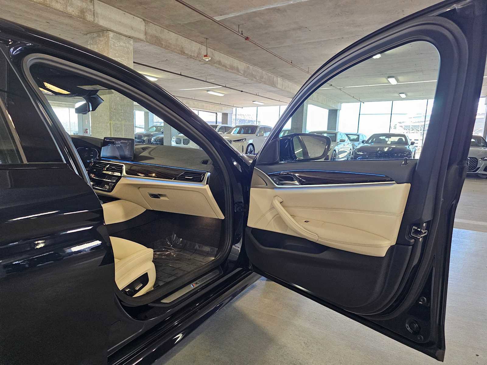 Used 2023 BMW 530e w/ M Sport Package image 40