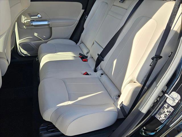 Used 2025 Mercedes-Benz GLB 250 image 17