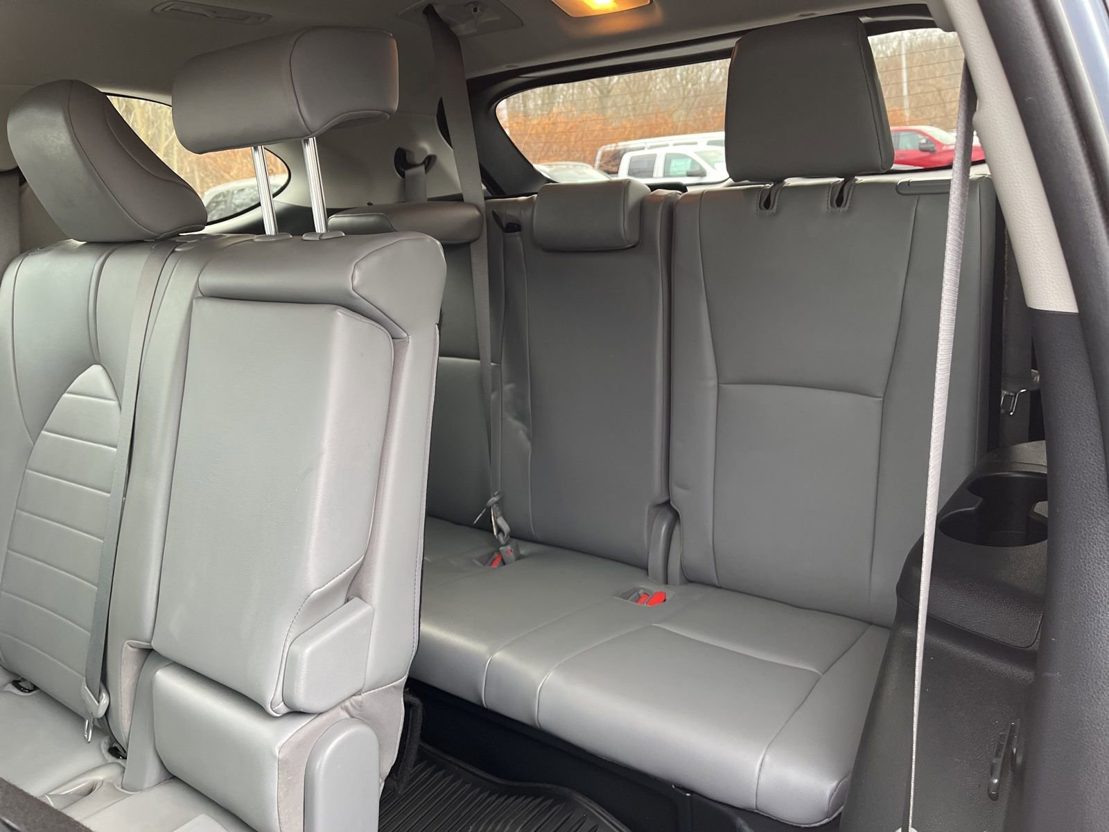 Used 2020 Toyota Highlander XLE AWD/4WD image 13