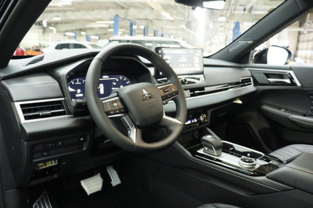 New 2026 Mitsubishi Outlander SEL Black Edition FWD image 5