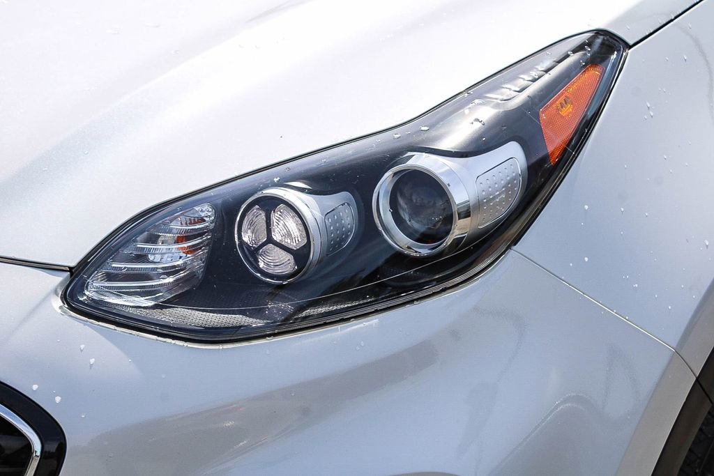 Used 2022 Kia Sportage LX image 8