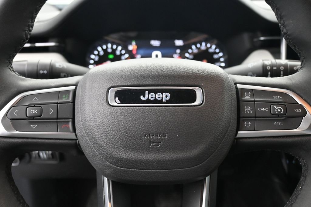Used 2025 Jeep Compass Limited AWD/4WD image 31
