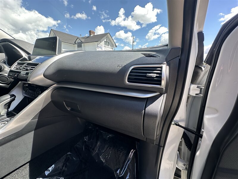 Used 2019 Mitsubishi Eclipse Cross AWD image 27