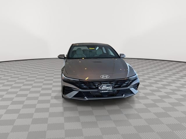Used 2025 Hyundai Elantra Limited image 3