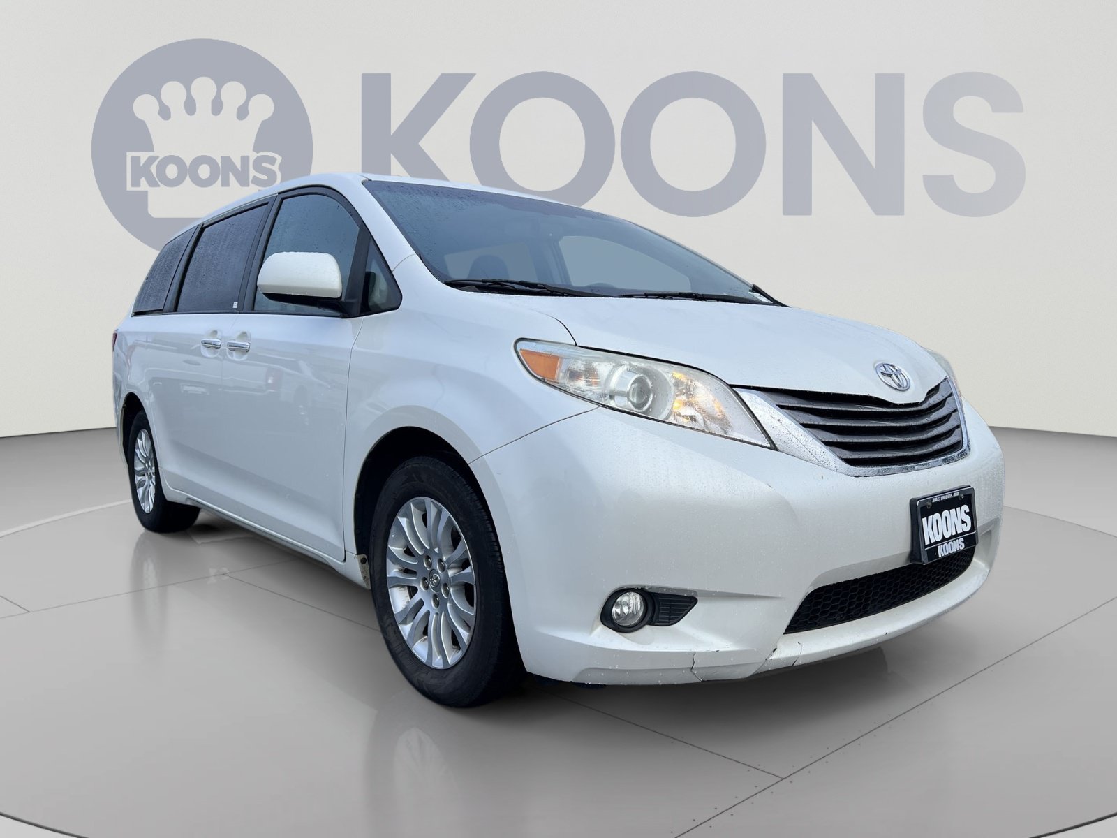 Used 2016 Toyota Sienna XLE w/ XLE Navigation Package FWD image 10