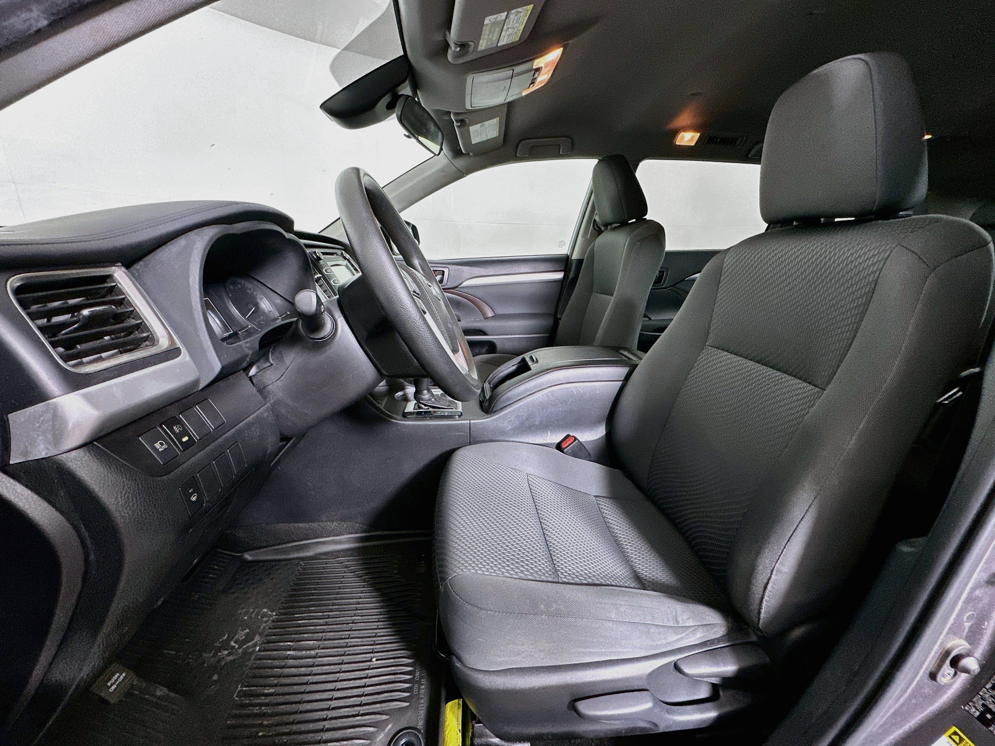 Used 2019 Toyota Highlander LE FWD image 13