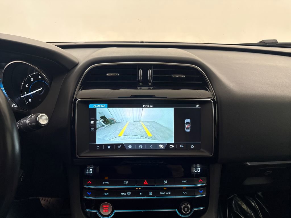 Used 2020 Jaguar F-PACE Premium image 40